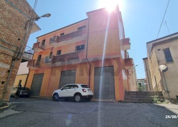 Edificio all\'aperto - Casa indipendente via Piave, Roggiano Gravina - foto 1