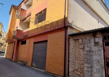 Edificio all\'aperto - Casa indipendente via Piave, Roggiano Gravina - foto 46