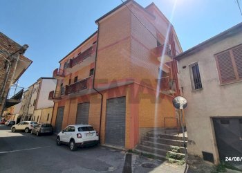 Edificio all\'aperto - Casa indipendente via Piave, Roggiano Gravina - foto 49
