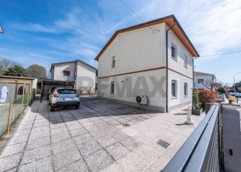 Casa all\'aperto - Casa indipendente Via Camillo Benso di Cavour
 
16, Tresignana - foto 3