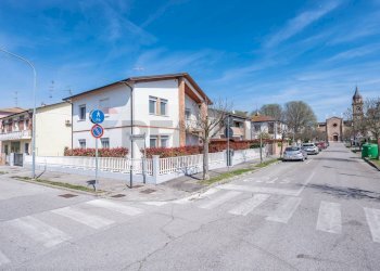 Edificio all\'aperto - Casa indipendente Via Camillo Benso di Cavour
 
16, Tresignana - foto 4