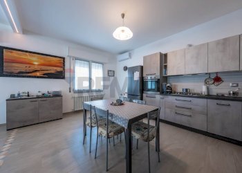 Cucina - Casa indipendente Via Camillo Benso di Cavour
 
16, Tresignana - foto 17