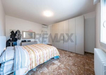 Camera / camera da letto - Casa indipendente Via Camillo Benso di Cavour
 
16, Tresignana - foto 27