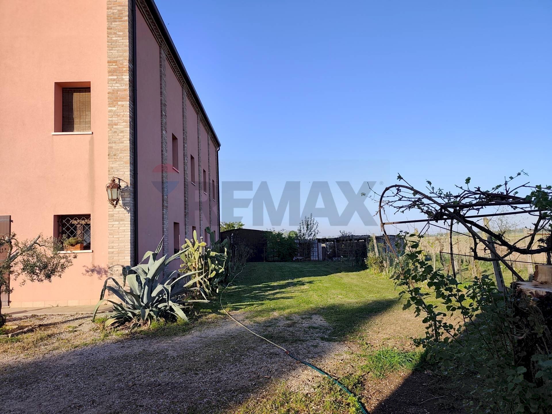 Edificio all\'aperto - Villa Via Madonna, Boschi
 
14, Poggio Renatico - foto 3