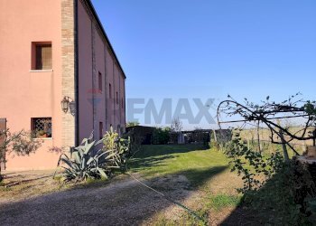 Edificio all\'aperto - Villa Via Madonna, Boschi
 
14, Poggio Renatico - foto 3