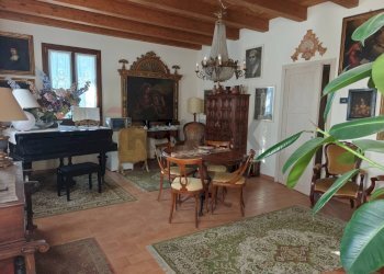 Sala da pranzo - Villa Via Madonna, Boschi
 
14, Poggio Renatico - foto 10