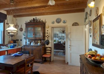 Sala da pranzo - Villa Via Madonna, Boschi
 
14, Poggio Renatico - foto 14