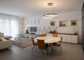 Sala da pranzo - Villa a Schiera Via Giovanni pascoli
 
15, Cava Manara - foto 2