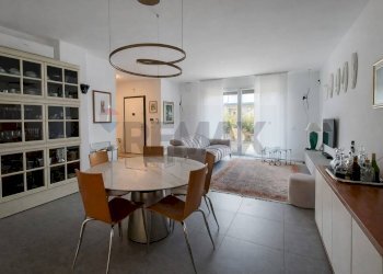 Sala da pranzo - Villa a Schiera Via Giovanni pascoli
 
15, Cava Manara - foto 3