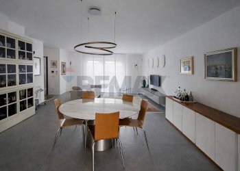 Sala da pranzo - Villa a Schiera Via Giovanni pascoli
 
15, Cava Manara - foto 4