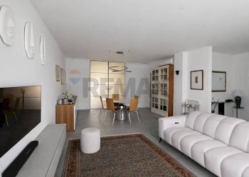 Sala da pranzo - Villa a Schiera Via Giovanni pascoli
 
15, Cava Manara - foto 8