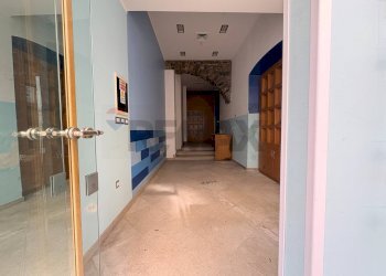 Hall / corridoio - Locale Commerciale VIA SAN LAZZARO
 
11, Trieste - foto 4