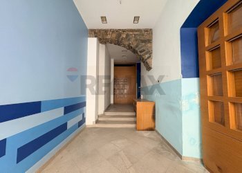 Hall / corridoio - Locale Commerciale VIA SAN LAZZARO
 
11, Trieste - foto 5