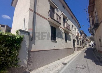 Edificio all\'aperto - Trilocale Via Caprio Maddaloni
 
63, Caserta - foto 14