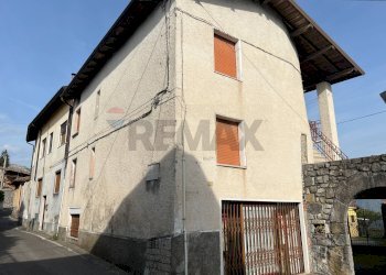 Edificio all\'aperto - Casa semi indipendente via Garibaldi
 
18, Solto Collina - foto 1
