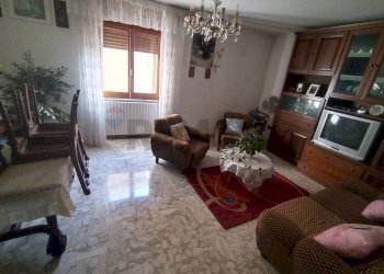 Soggiorno - Casa semi indipendente VIA REGINA MARGHERITA
 
20, Sassinoro - foto 12