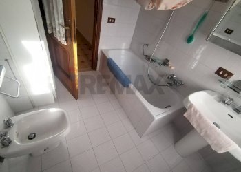 Bagno - Casa semi indipendente VIA REGINA MARGHERITA
 
20, Sassinoro - foto 23