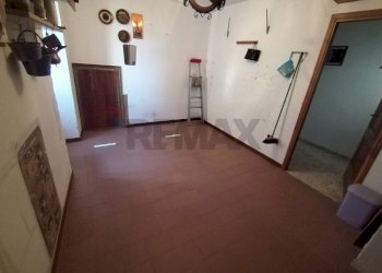 Hall / corridoio - Casa semi indipendente VIA REGINA MARGHERITA
 
20, Sassinoro - foto 28