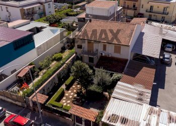 Edificio all\'aperto - Casa semi indipendente Via Cesare Terranova
 
33, Palermo - foto 2