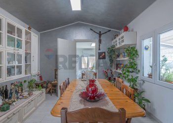 Sala da pranzo - Villa C.da Scorrione Zappulla
 
3, Modica - foto 20