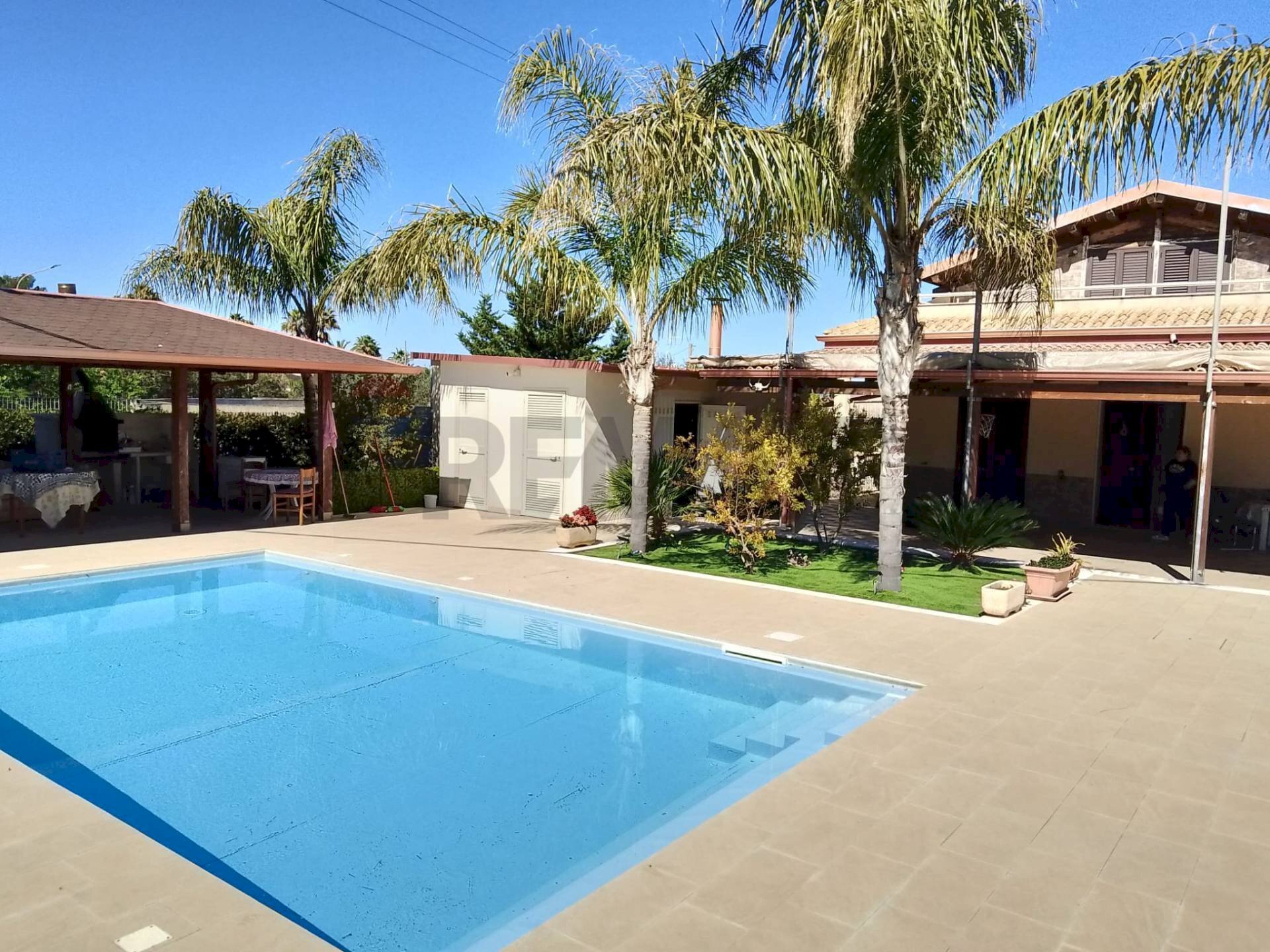 Piscina - Villa via Ecuador, Vittoria - photo 1