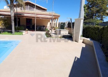 Piscina - Villa via Ecuador, Vittoria - foto 1