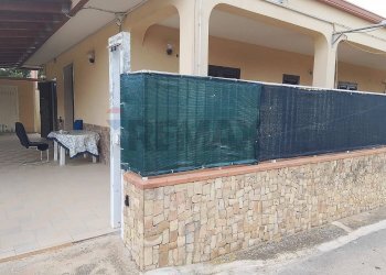 Edificio all\'aperto - Villa via Ecuador, Vittoria - foto 2