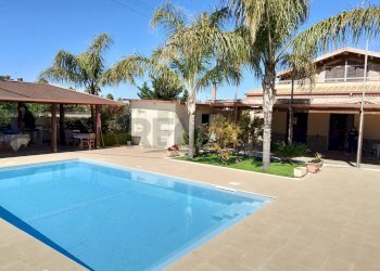 Piscina - Villa via Ecuador, Vittoria - foto 3