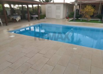 Piscina - Villa via Ecuador, Vittoria - foto 7