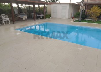 Piscina - Villa via Ecuador, Vittoria - foto 9