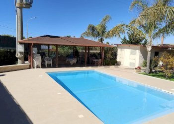 Piscina - Villa via Ecuador, Vittoria - foto 11