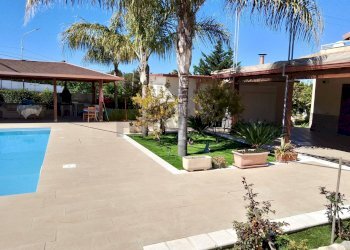 Piscina - Villa via Ecuador, Vittoria - foto 14