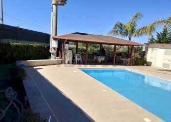 Piscina - Villa via Ecuador, Vittoria - foto 16