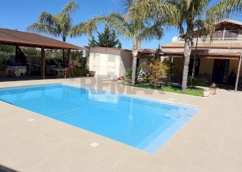 Piscina - Villa via Ecuador, Vittoria - foto 19