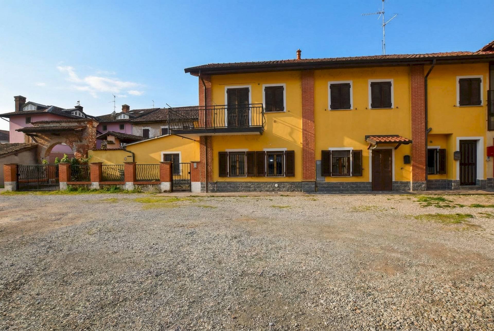 Foto 1 - Villa Piazza Roma
 
3, Gudo Visconti - photo 1