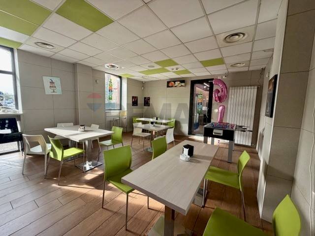 Sala da pranzo - Bar Tavola Calda - Fredda via Vittorio Veneto
 
1, Bovisio-Masciago - foto 1