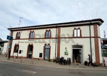Casa all\'aperto - Bar Tavola Calda - Fredda via Vittorio Veneto
 
1, Bovisio-Masciago - foto 30