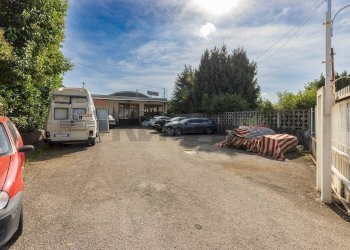 Casa all\'aperto - Locale Commerciale Via Torino
 
7, Samarate - foto 4