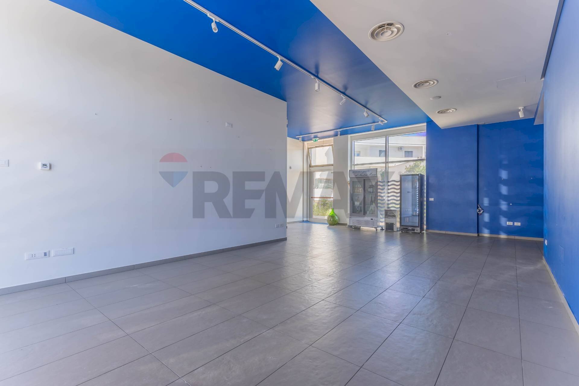 Stanza vuota - Locale Commerciale Via Gandhi
 
1, Alberobello - foto 2