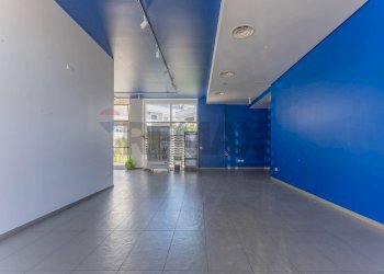 Stanza vuota - Locale Commerciale Via Gandhi
 
1, Alberobello - foto 1