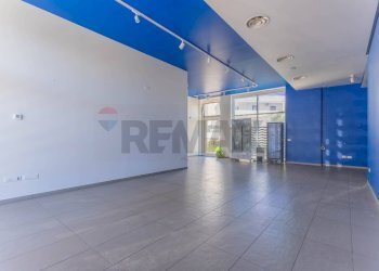 Stanza vuota - Locale Commerciale Via Gandhi
 
1, Alberobello - foto 2