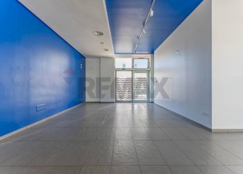 Stanza vuota - Locale Commerciale Via Gandhi
 
1, Alberobello - foto 5