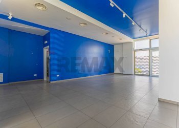 Stanza vuota - Locale Commerciale Via Gandhi
 
1, Alberobello - foto 6