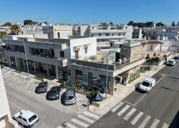 Edificio all\'aperto - Locale Commerciale Via Gandhi
 
1, Alberobello - foto 11