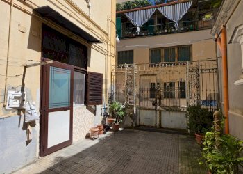 Edificio all\'aperto - Bilocale Napoli - foto 3