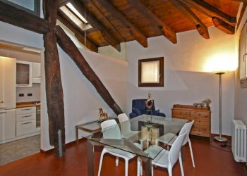 Soggiorno - Trilocale via Drapperie, Bologna (zona Centro Storico) - foto 1