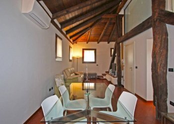 Soggiorno - Trilocale via Drapperie, Bologna (zona Centro Storico) - foto 4