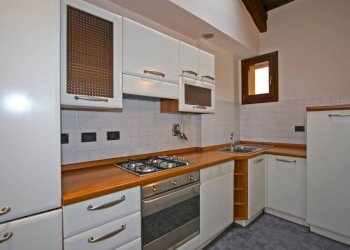 Cucina - Trilocale via Drapperie, Bologna (zona Centro Storico) - foto 10