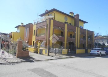 Attic Via nizza, Comacchio - photo 1