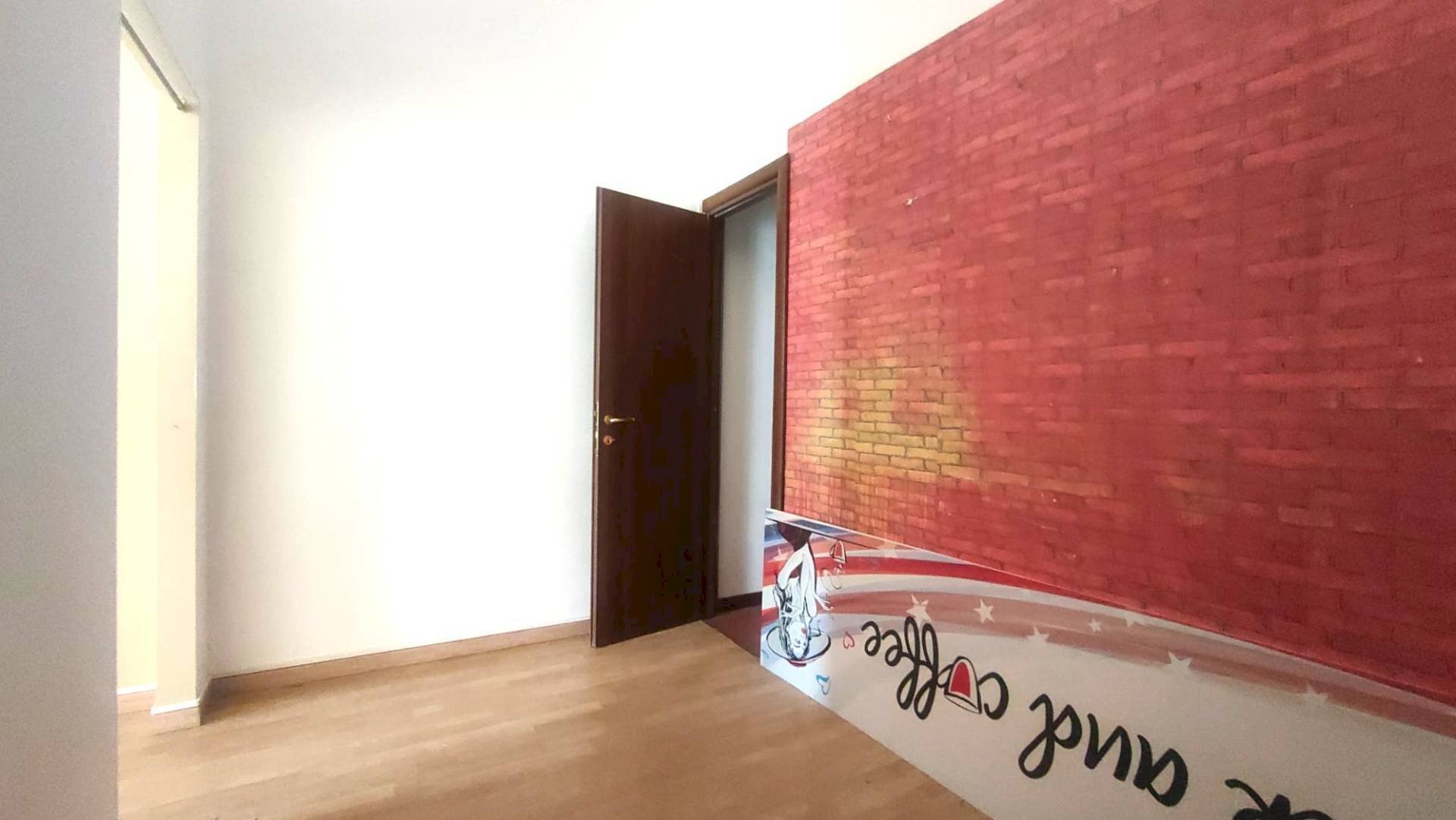 Foto 2 - Locale Commerciale via Bellini
 
37, Sant'Agata Li Battiati - foto 2